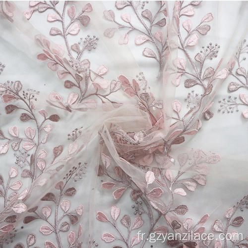 Tissu en dentelle avec broderie layser rose clair